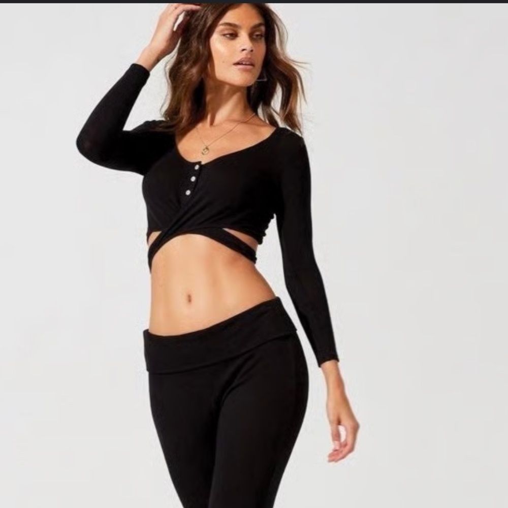 Beach Bunny Classic Black Top